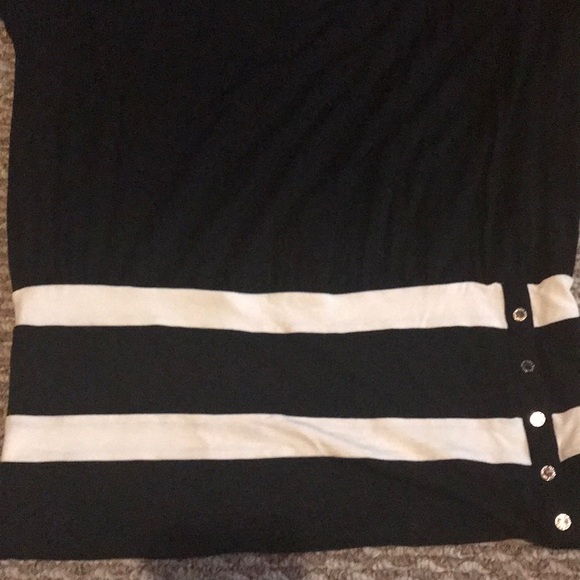 💙White House Black Market Blouse - Picture 3 of 6